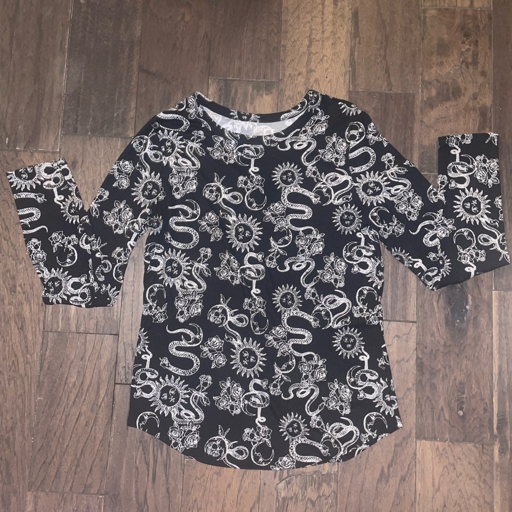 No Boundaries Black and White Long Sleeve Thermal